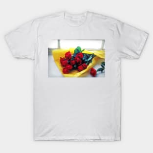 A dozen red roses T-Shirt